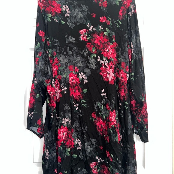Torrid Black and Red Floral Blouse - Picture 7 of 7